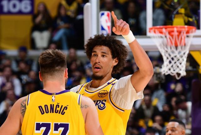 乐鱼APP下载-防守效率第1！湖人24岁中锋崛起轰19+10变冲冠利器