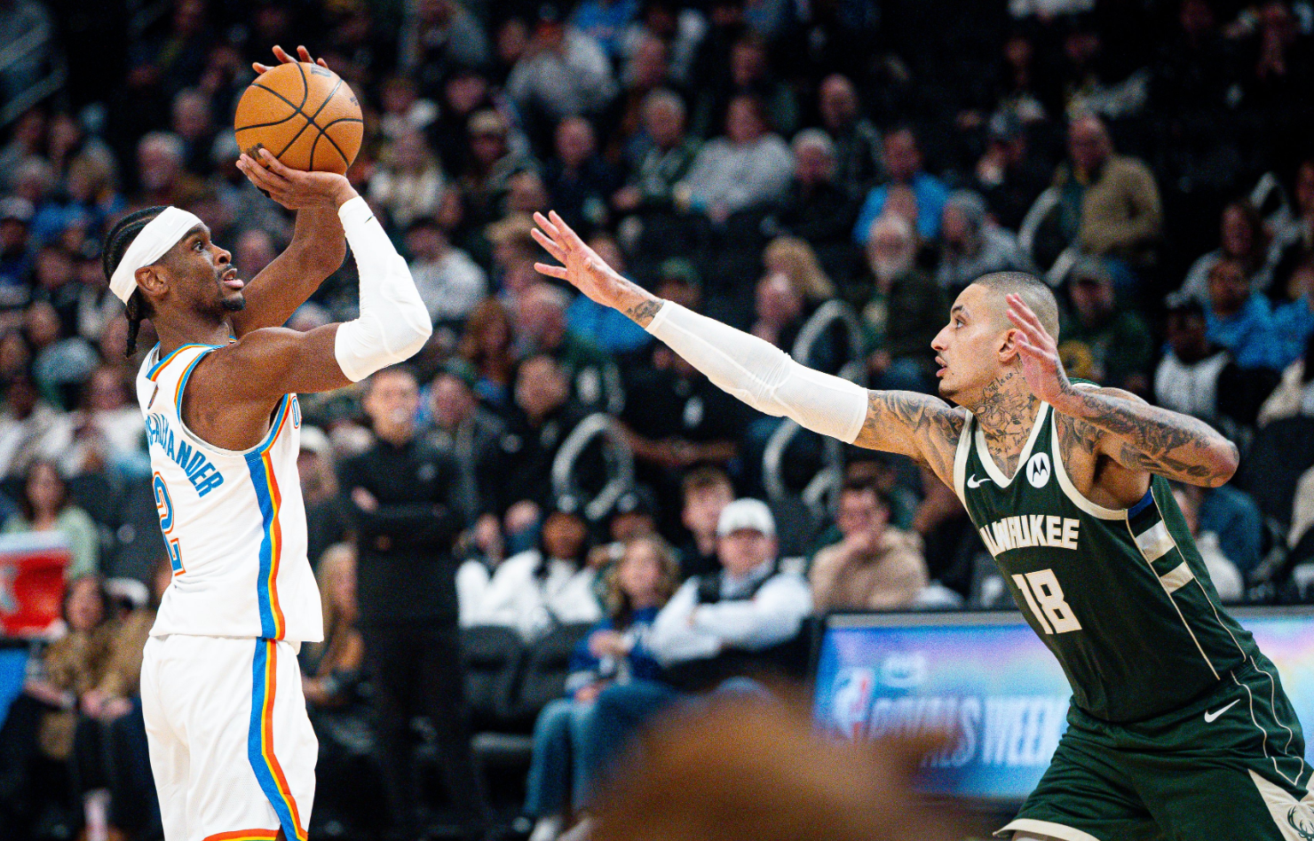 乐鱼官方网站-轰40+11+7创纪录！亚历山大完压字母哥强到发紫 MVP概率已升至75%